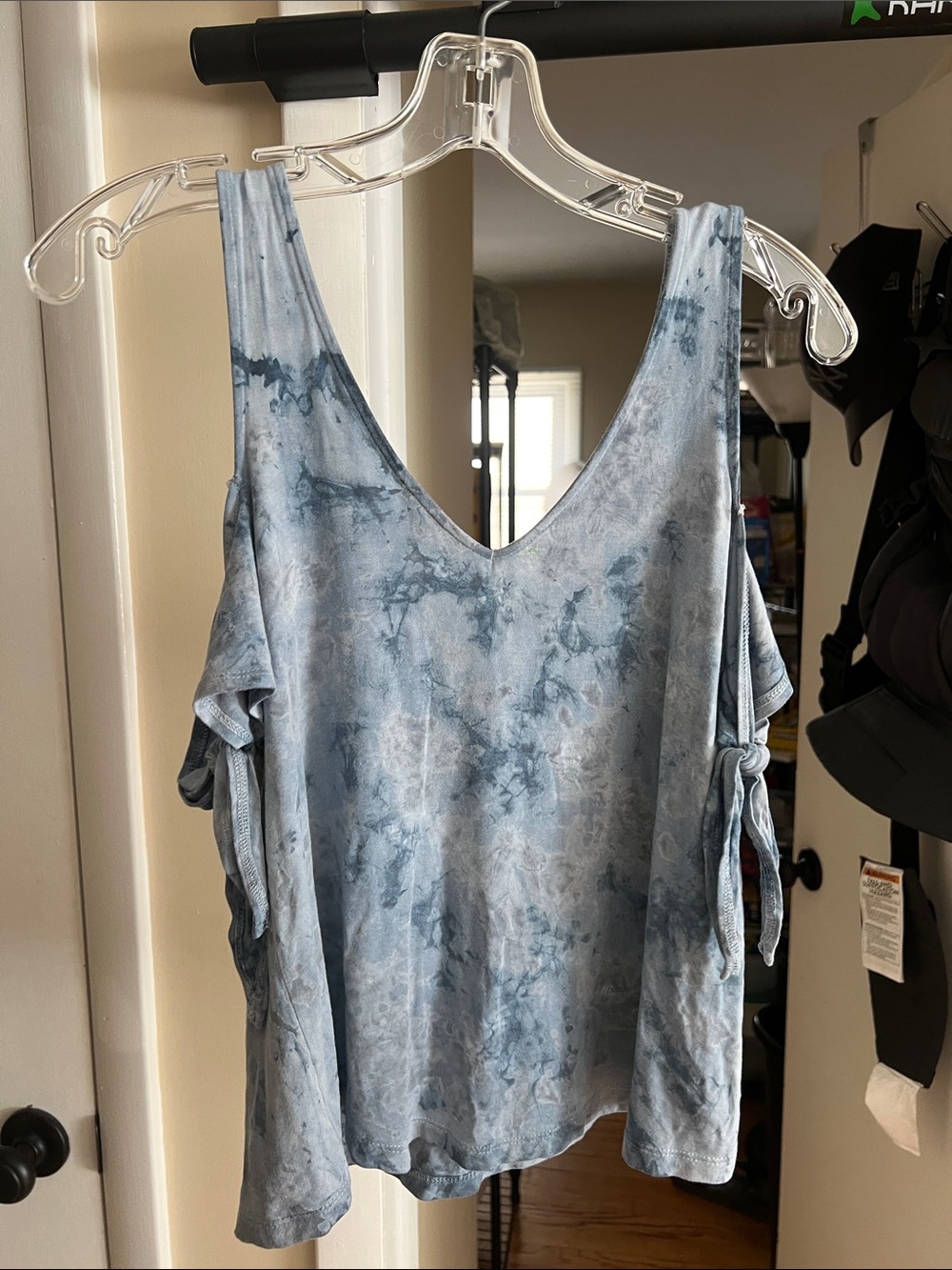 Women’s Light Blue Tie-Dye Cold-Shoulder V-Neck Tank